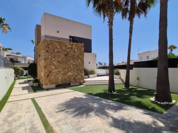 4 Bedroom Property in Torrevieja
