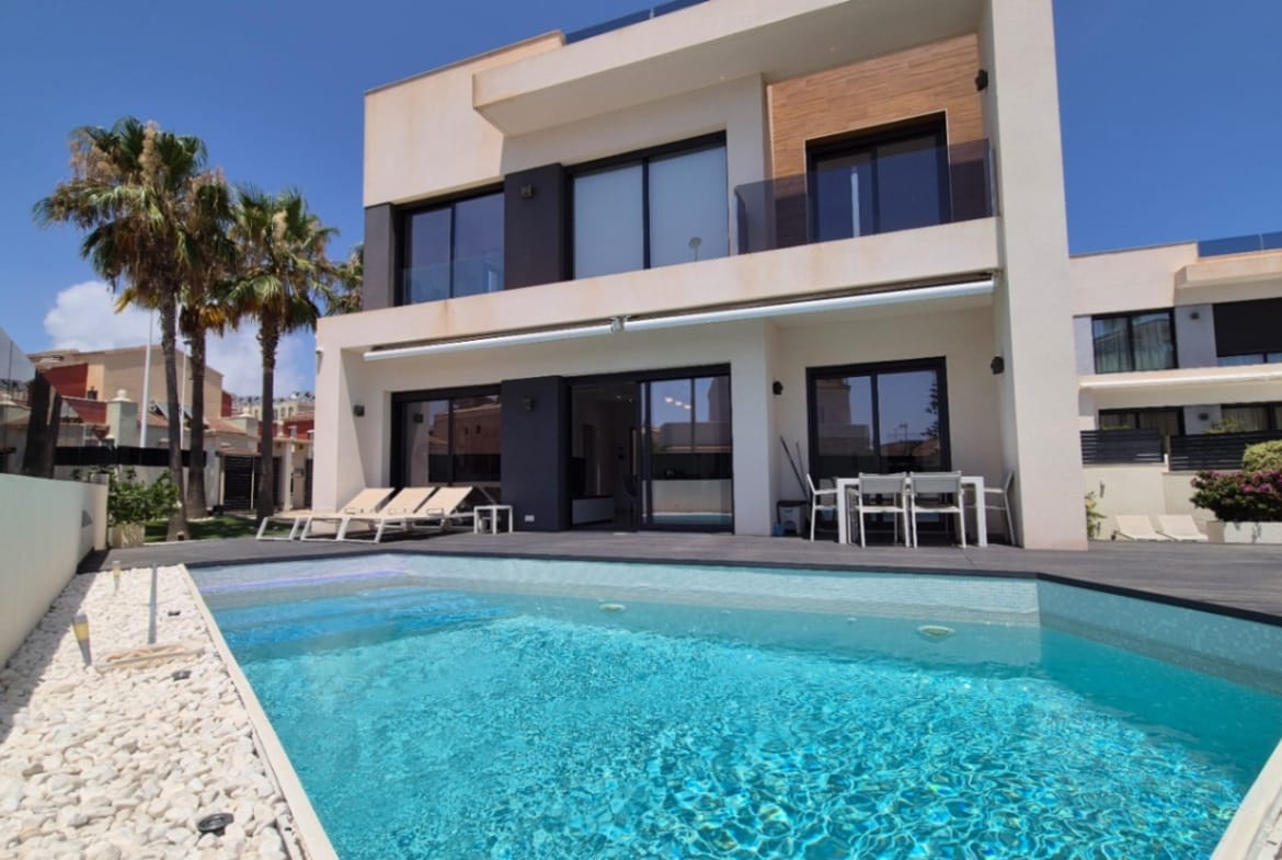 4 Bedroom Property in Torrevieja