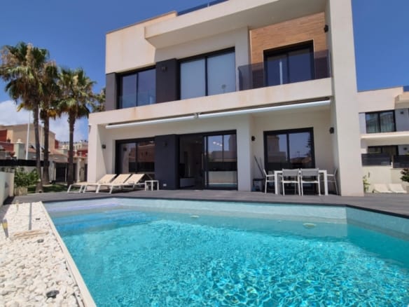 4 Bedroom Property in Torrevieja
