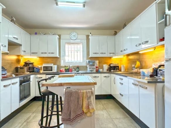 6 Bedroom Property in Torrevieja