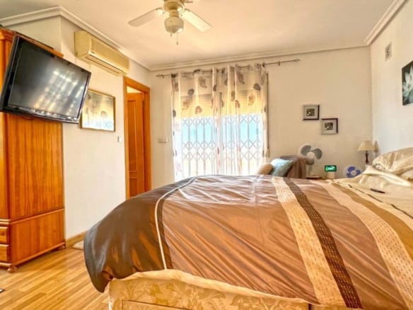 6 Bedroom Property in Torrevieja