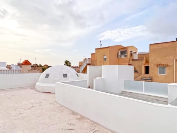 2 Bedroom Property in Orihuela Costa