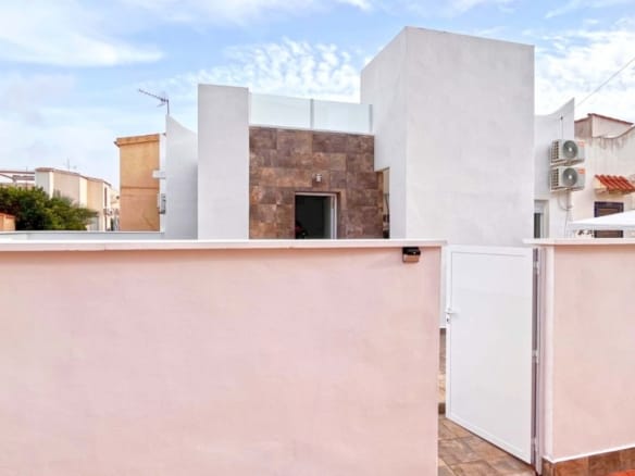 2 Bedroom Property in Orihuela Costa