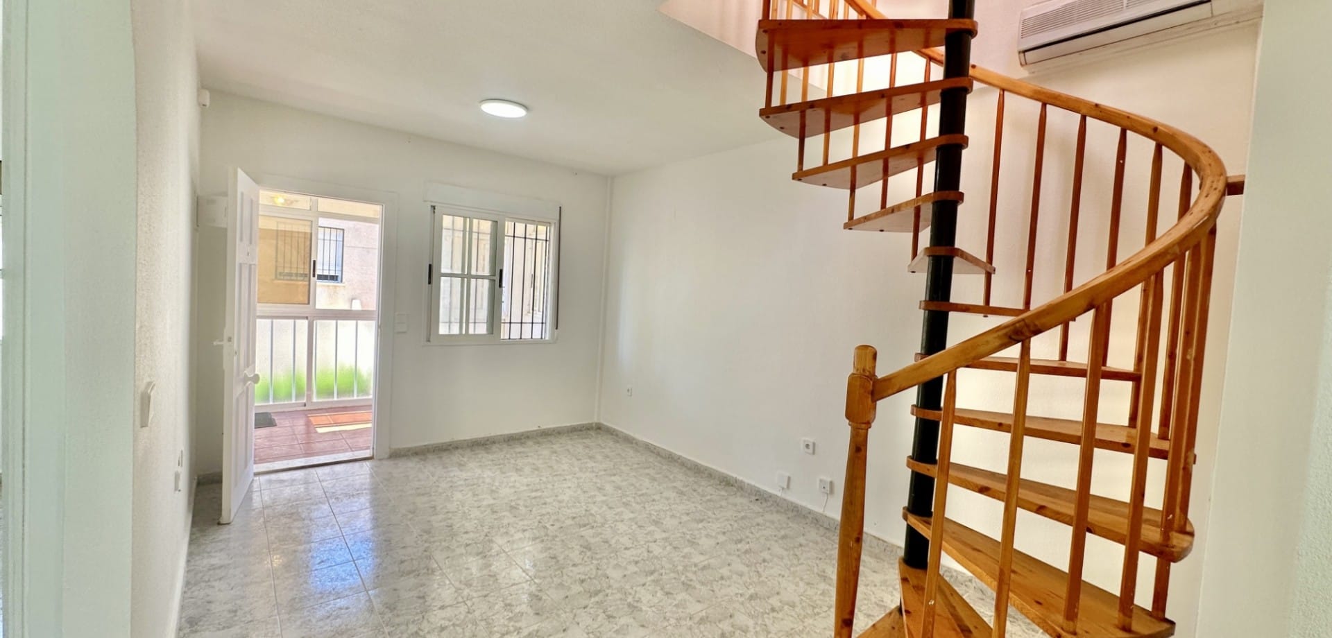 2 Bedroom Property in Orihuela Costa