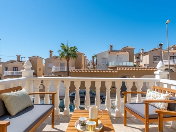 2 Bedroom Property in Orihuela Costa