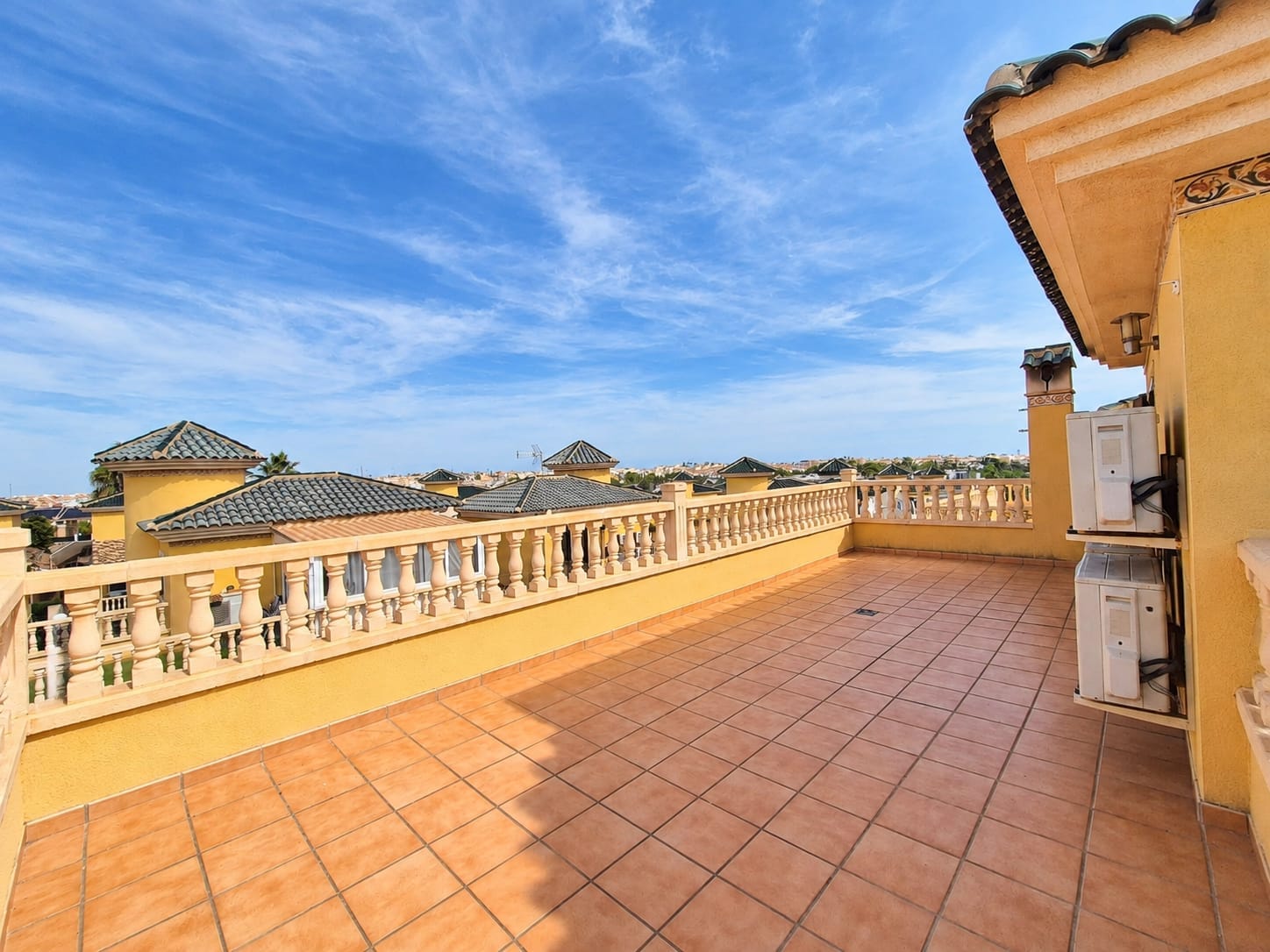 Spacious 4-Bedroom Villa with Private Pool & Apartment Potential in Villamartin