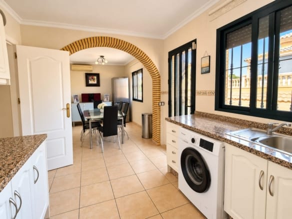 Spacious 4-Bedroom Villa with Private Pool & Apartment Potential in Villamartin