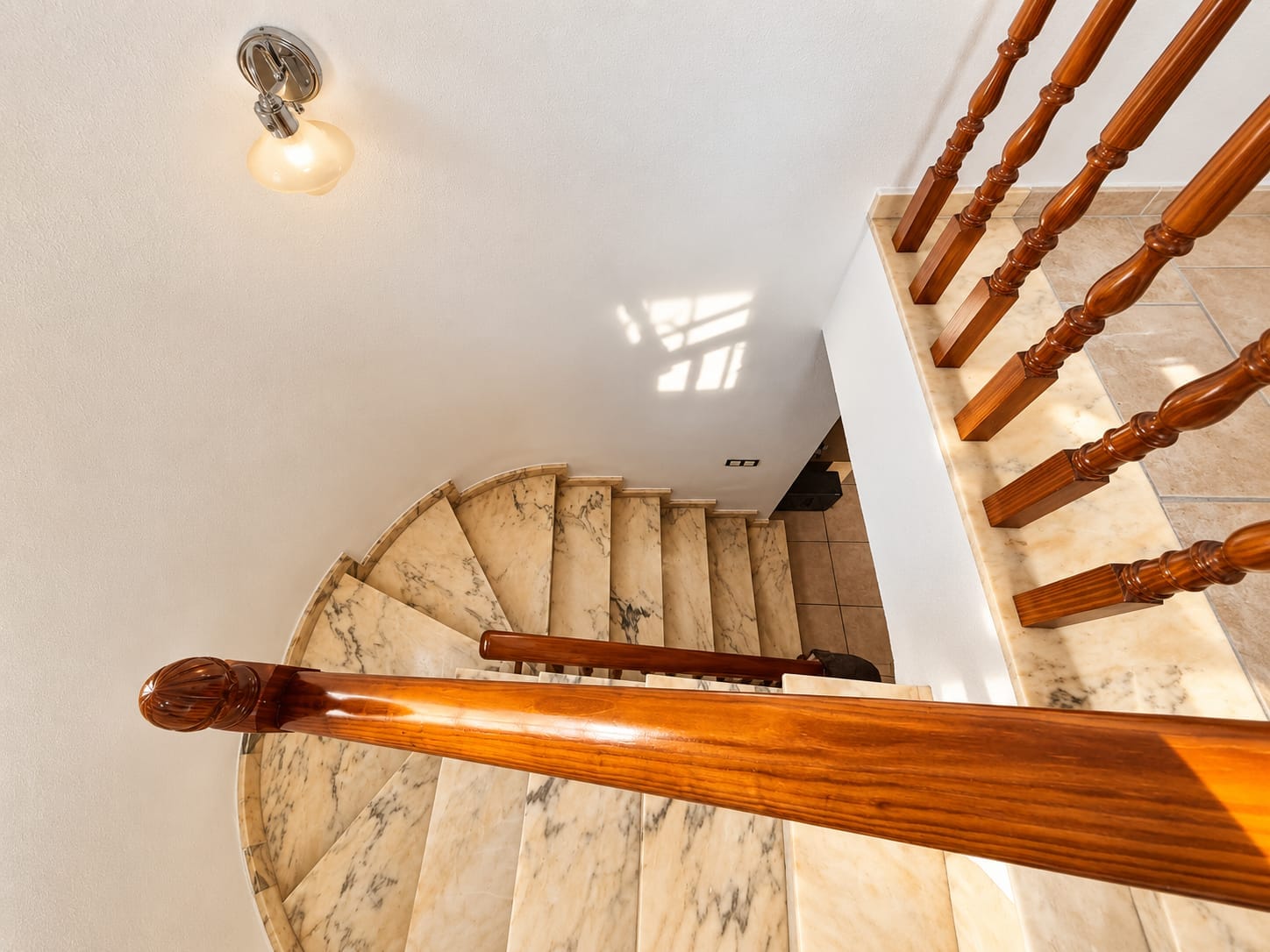 Spacious 4-Bedroom Villa with Private Pool & Apartment Potential in Villamartin