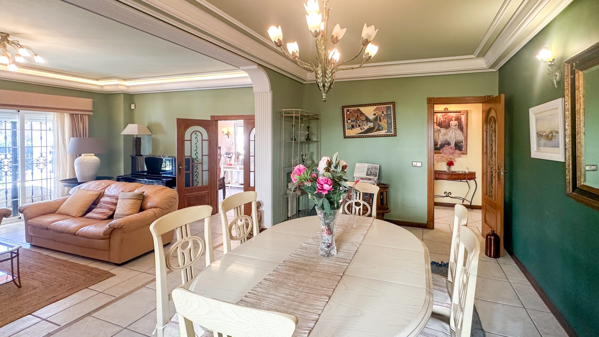 6 Bedroom Property in La Mata