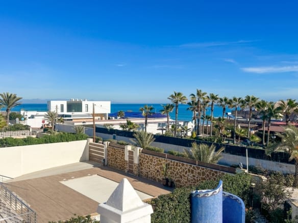 6 Bedroom Property in La Mata
