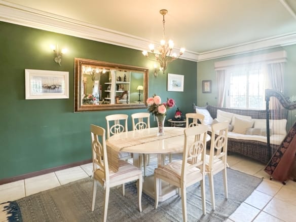 6 Bedroom Property in La Mata