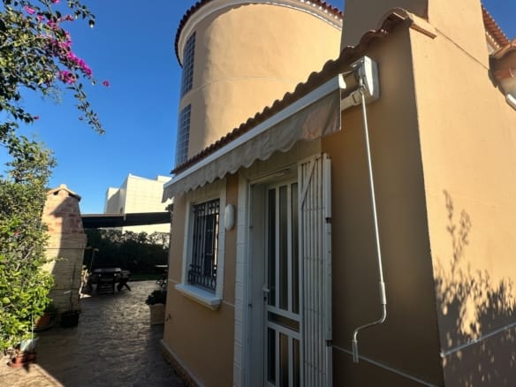 6 Bedroom Property in La Mata