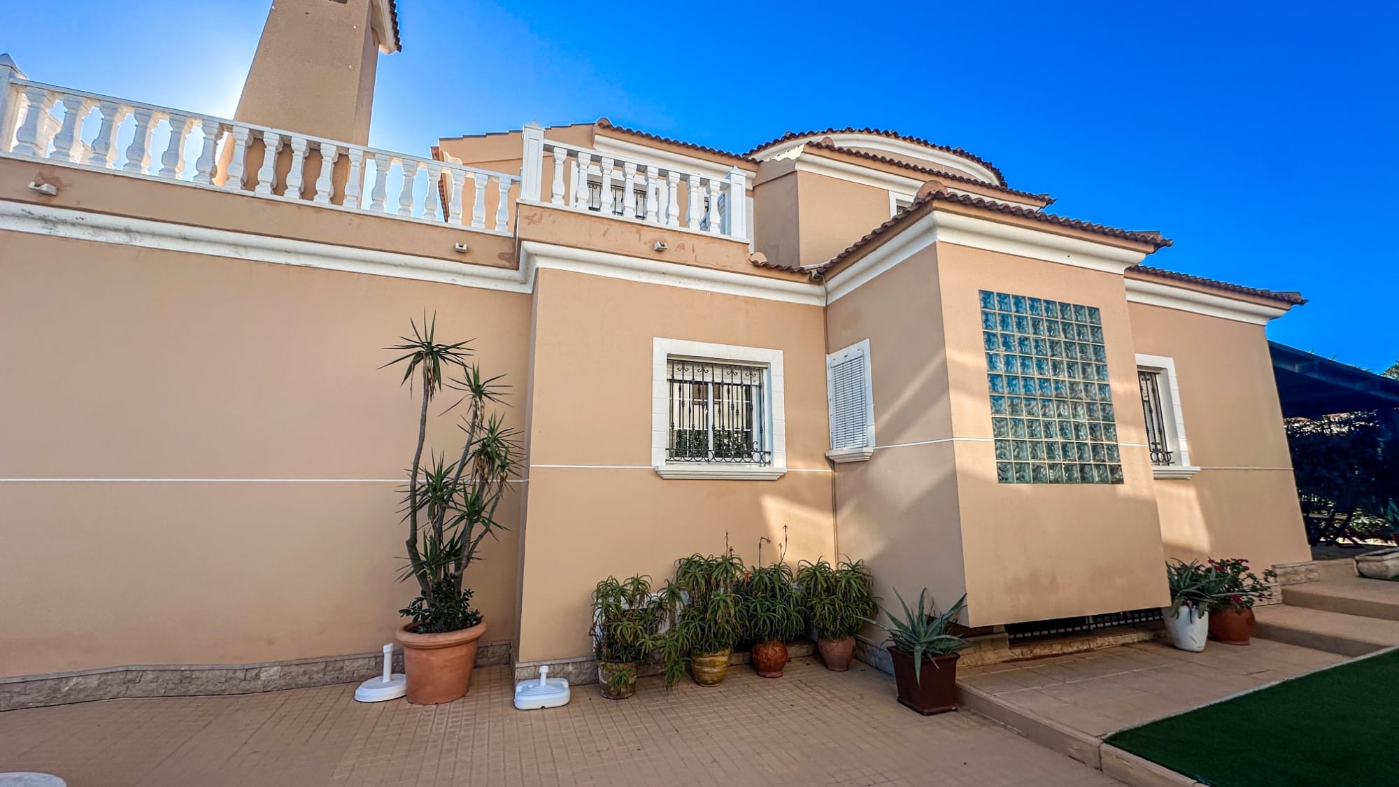 6 Bedroom Property in La Mata