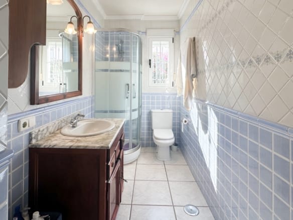 6 Bedroom Property in La Mata
