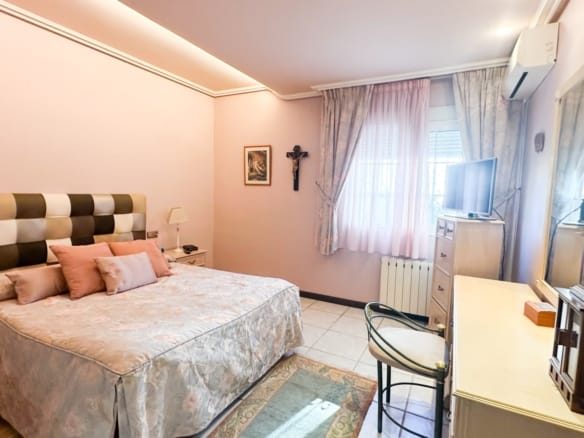 6 Bedroom Property in La Mata