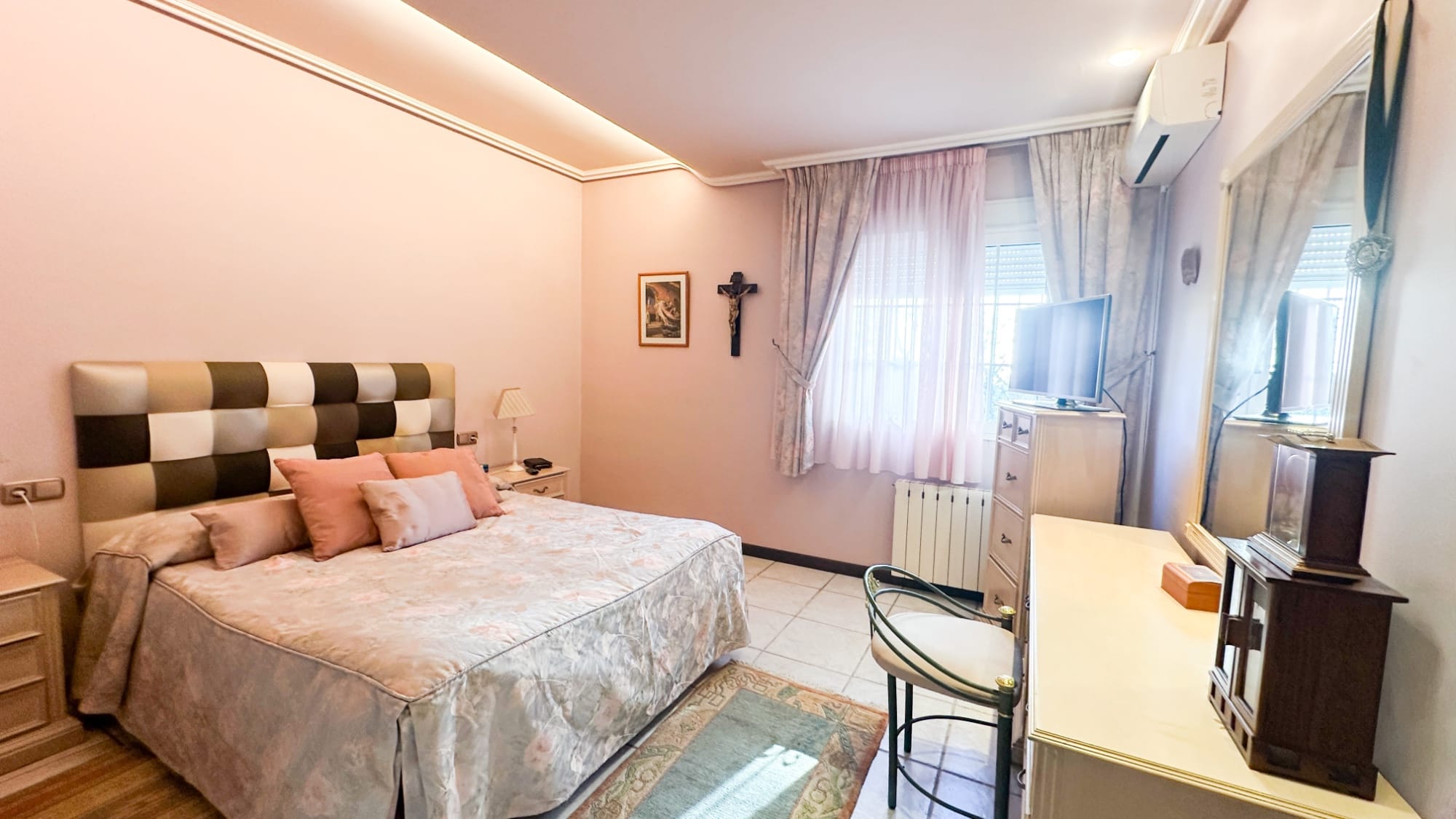 6 Bedroom Property in La Mata