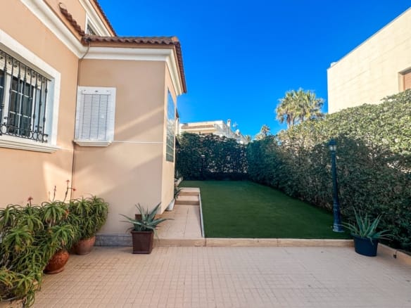 6 Bedroom Property in La Mata