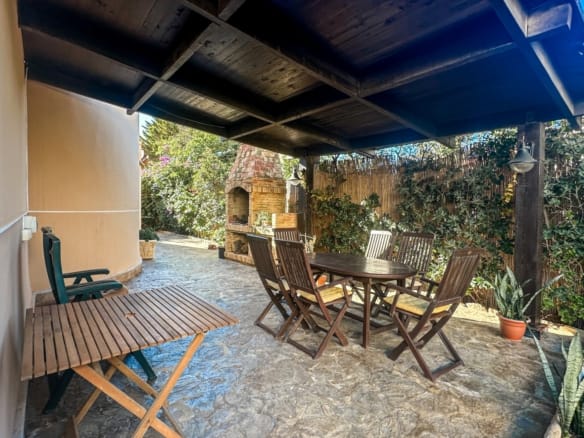 6 Bedroom Property in La Mata