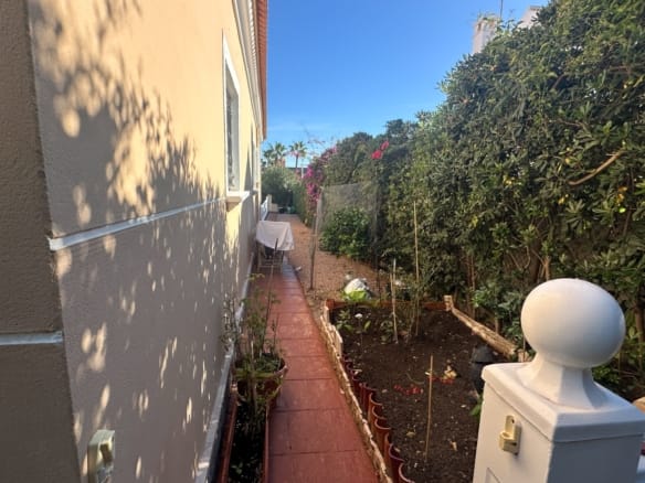 6 Bedroom Property in La Mata