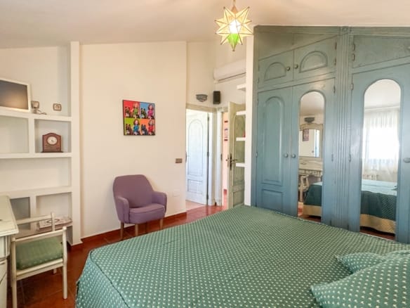 6 Bedroom Property in La Mata