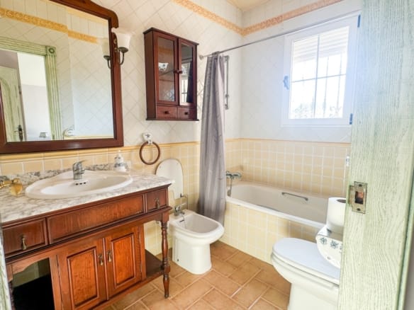 6 Bedroom Property in La Mata