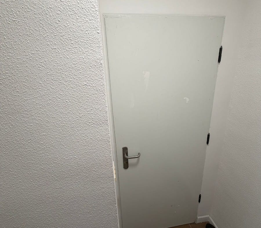 900