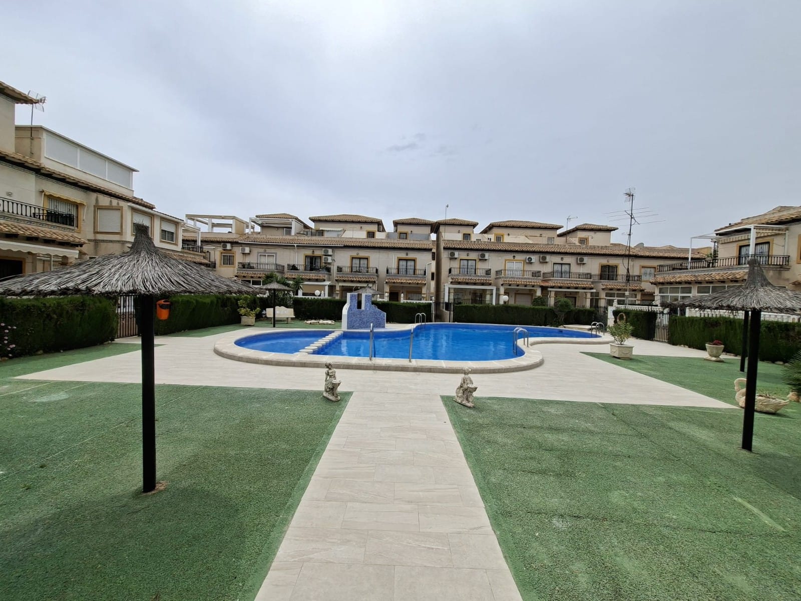 2 Bedroom Property in Orihuela Costa