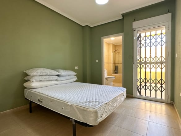 2 Bedroom Property in Daya Nueva