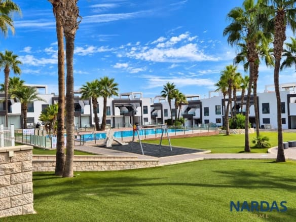 2-BED 2-BATH GROUND FLOOR APARTMENT JUST 80M FROM LA ZENIA BOULEVARD