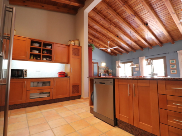 7 Bedroom Property in Catral