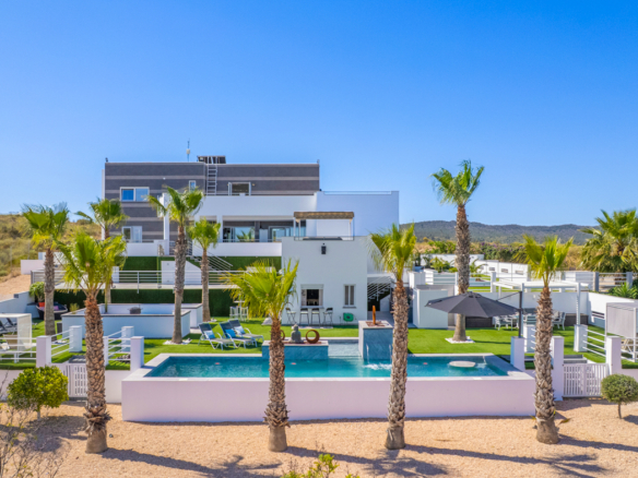 5 Bedroom Property in Torremendo