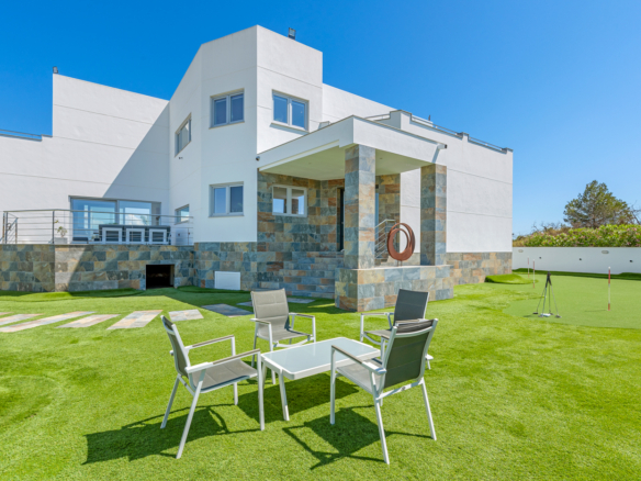 5 Bedroom Property in Torremendo