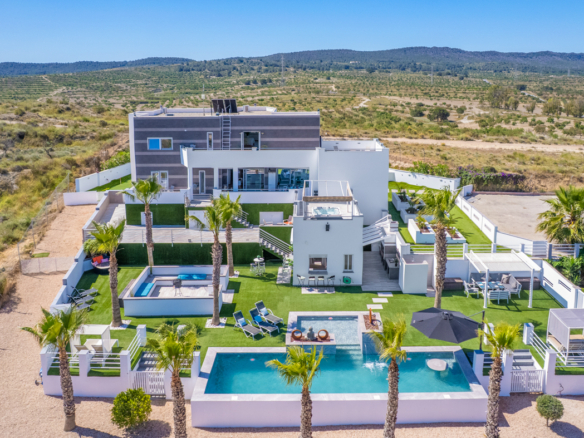 5 Bedroom Property in Torremendo