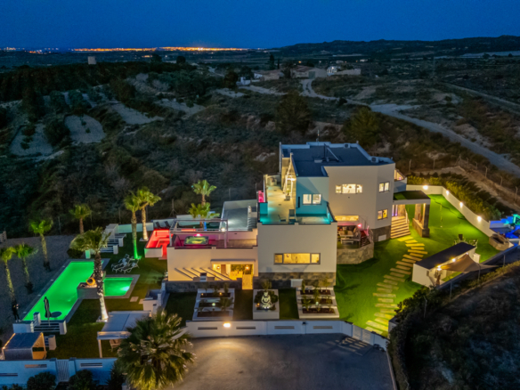5 Bedroom Property in Torremendo