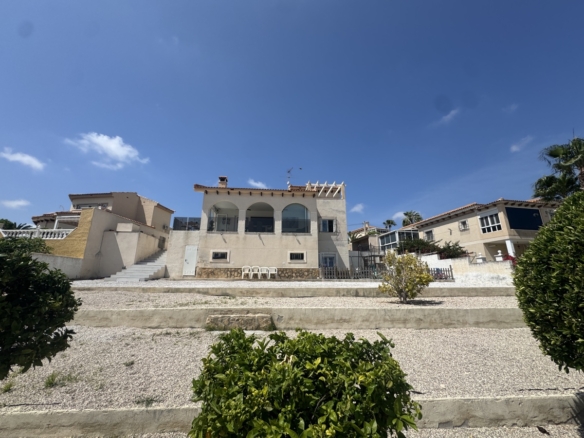 5 Bedroom Property in San Miguel De Salinas