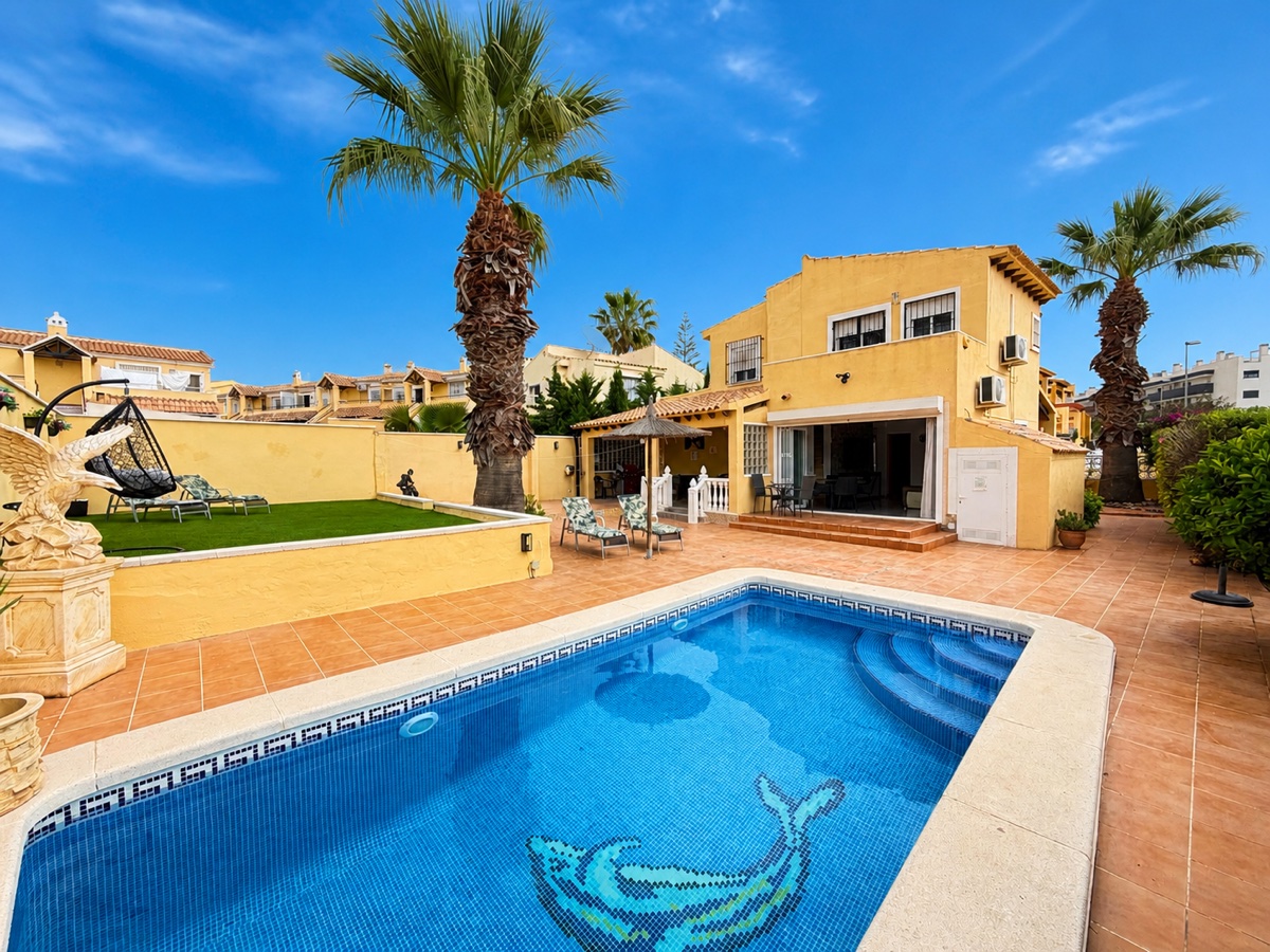 4 Bedroom Property in Villamartin