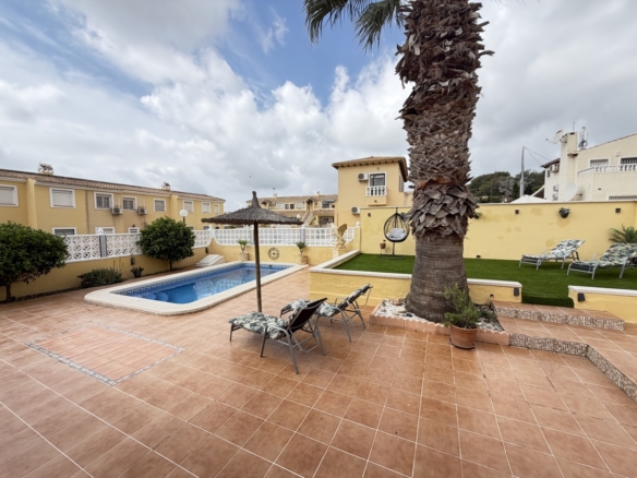 4 Bedroom Property in Villamartin