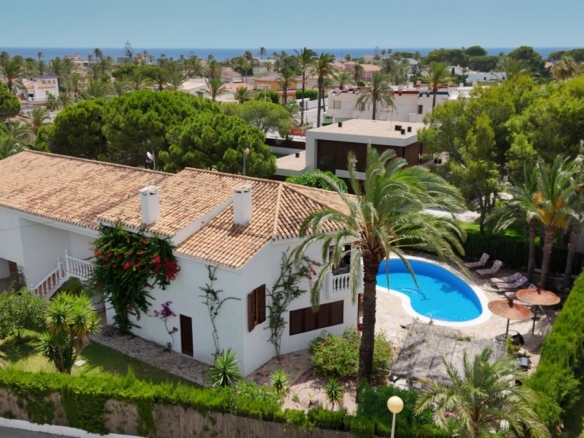 4 Bedroom Property in Cabo Roig