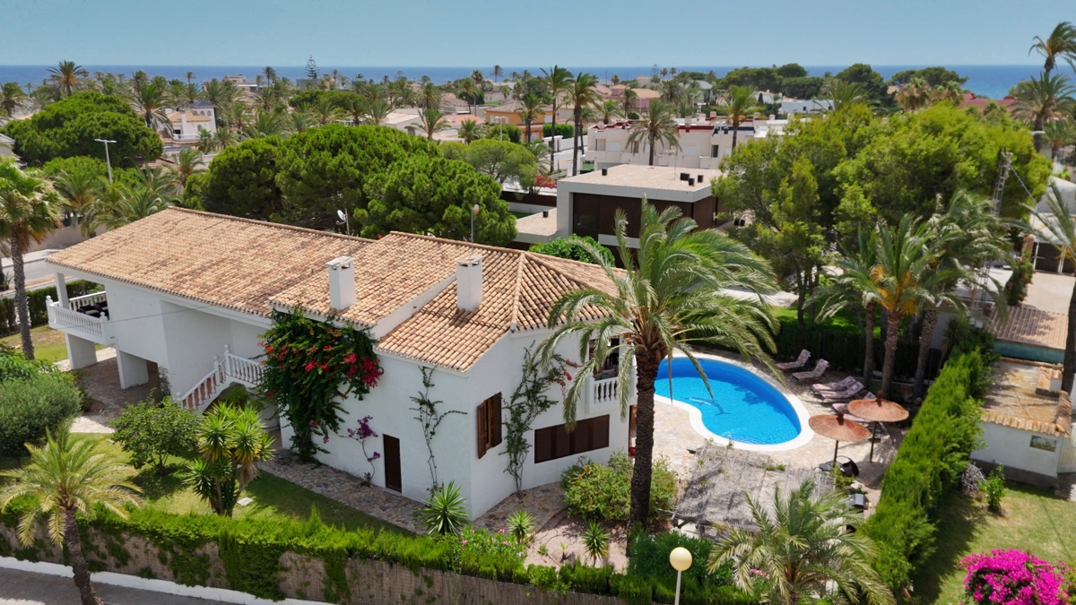 4 Bedroom Property in Cabo Roig