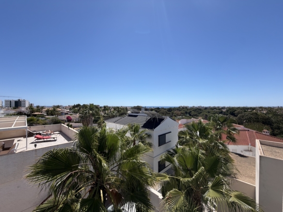 4 Bedroom Property in Mil Palmeras