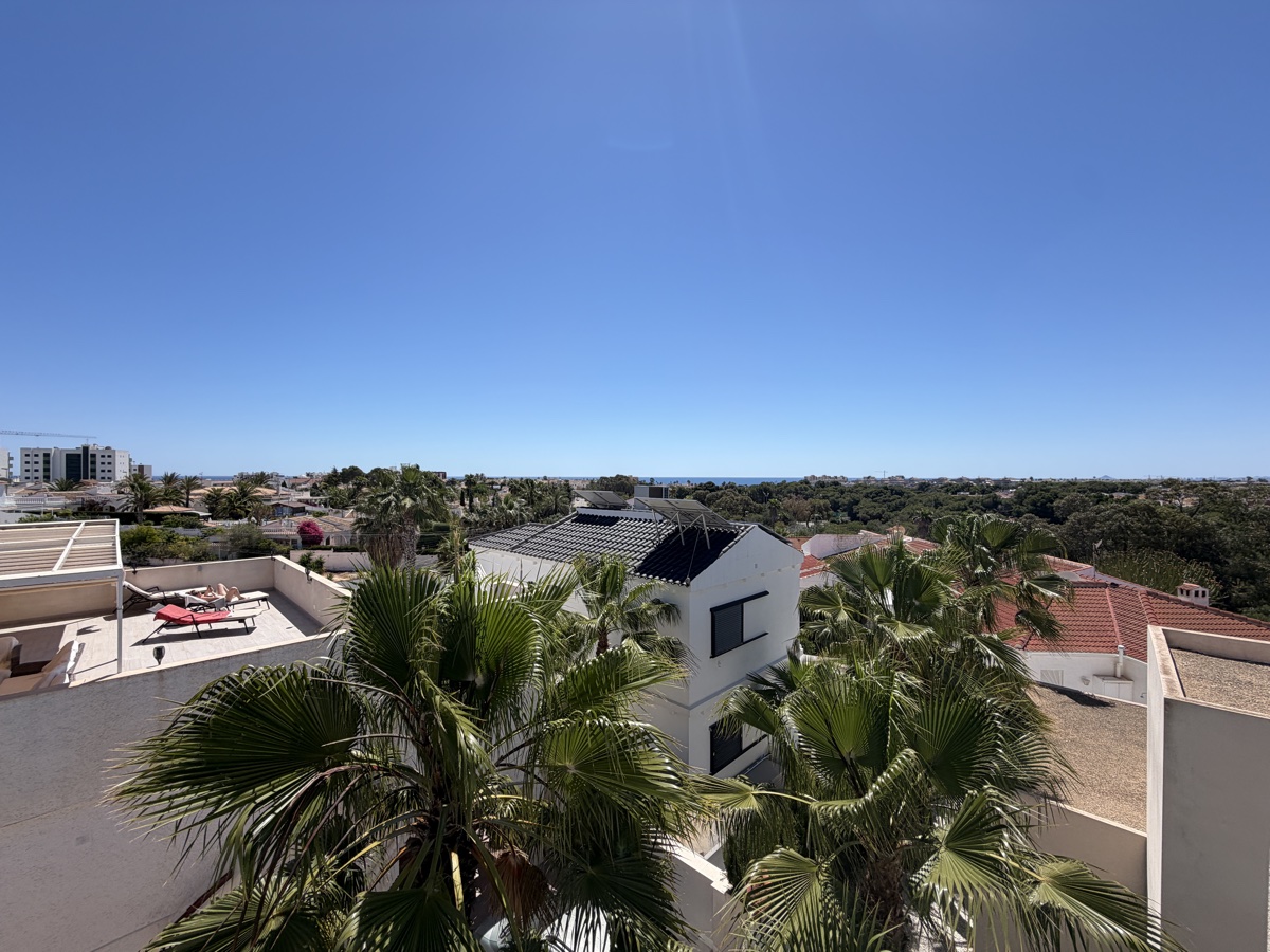 4 Bedroom Property in Mil Palmeras