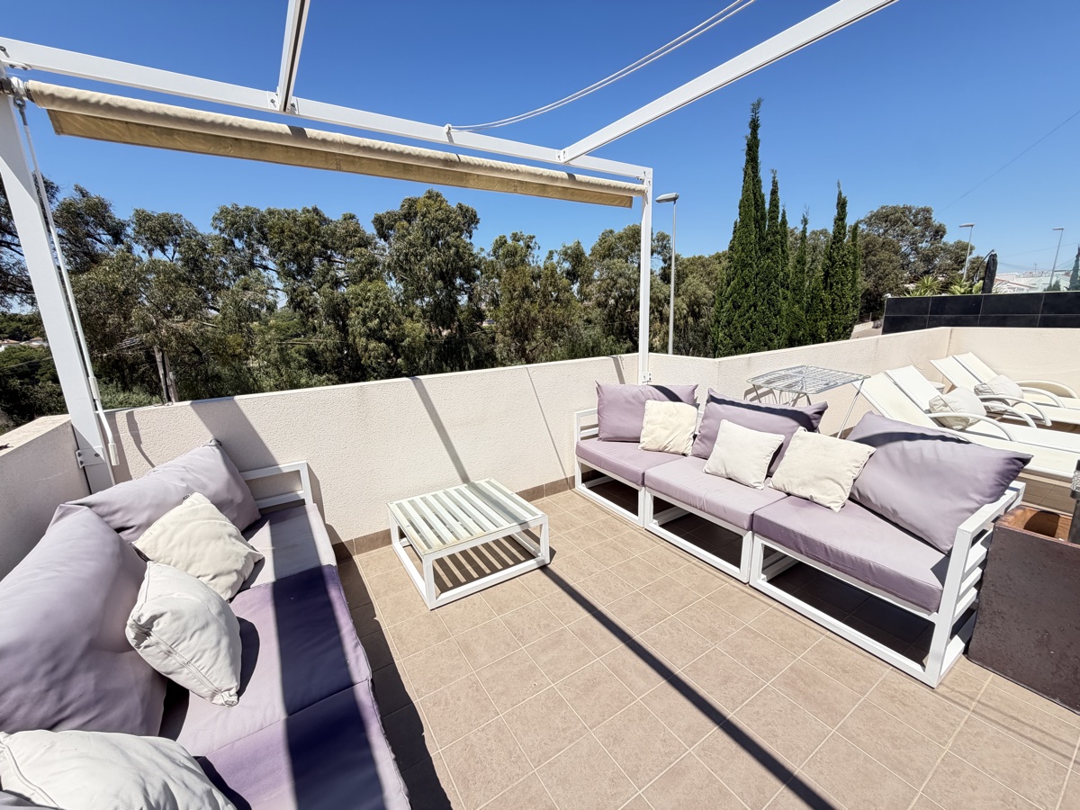 4 Bedroom Property in Mil Palmeras