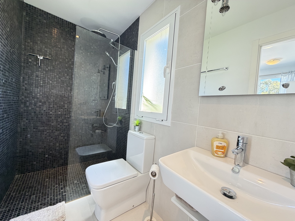 4 Bedroom Property in Mil Palmeras