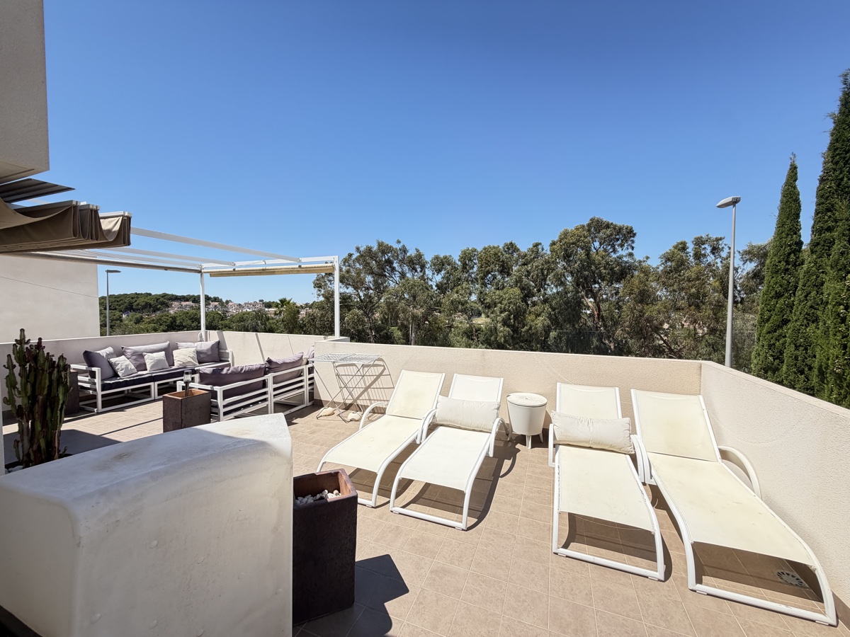 4 Bedroom Property in Mil Palmeras