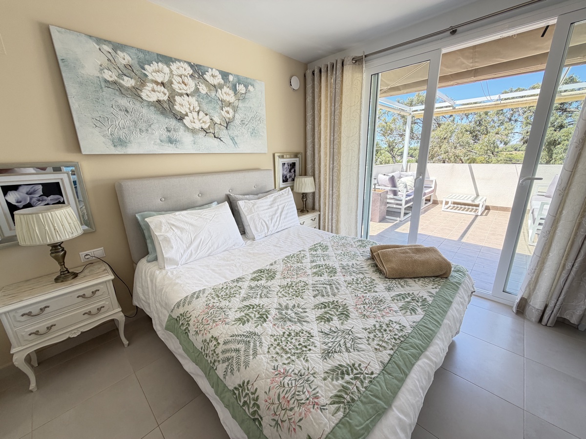 4 Bedroom Property in Mil Palmeras