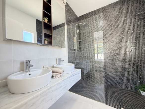 4 Bedroom Property in Mil Palmeras