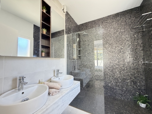 4 Bedroom Property in Mil Palmeras