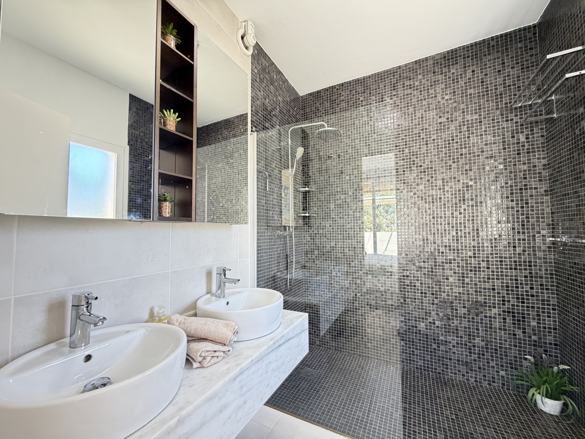 4 Bedroom Property in Mil Palmeras