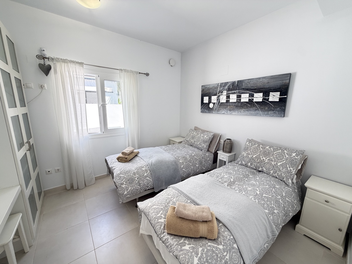4 Bedroom Property in Mil Palmeras