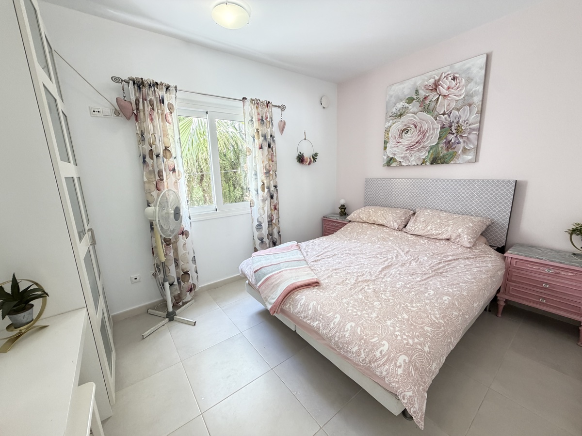 4 Bedroom Property in Mil Palmeras